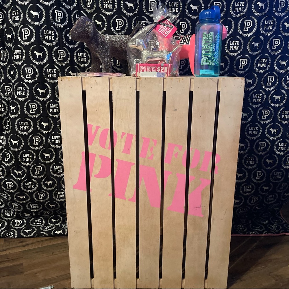ACCEPTING OFFERS!!! RARE VS PINK STORE DISPLAY VOTE FOR PINK WOOD‎ CRATE